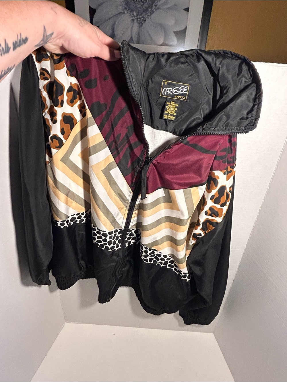 Argée Sport Colorblock Animal-Accent windbreaker Jacket - Black & Burgundy Large